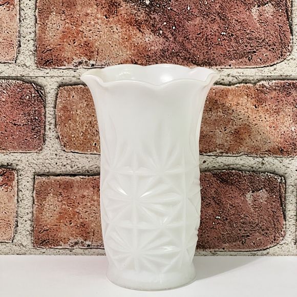 Vintage Milk Glass Bud Vase White Ruffled Fire King Interior Decor Home Accent - Picture 3 of 16